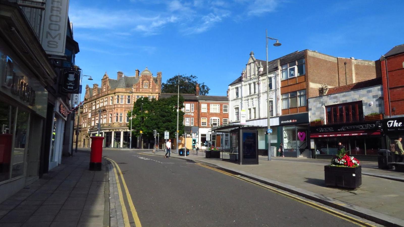 Stylish Two-Bedroom Apartment: Central & Theatre-Friendly Darlington  Exterior photo